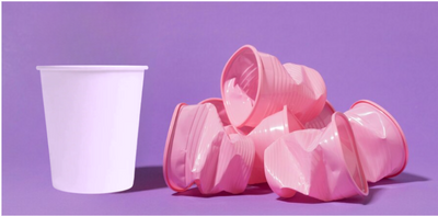 Comparaison entre les gobelets en carton et les gobelets en plastique