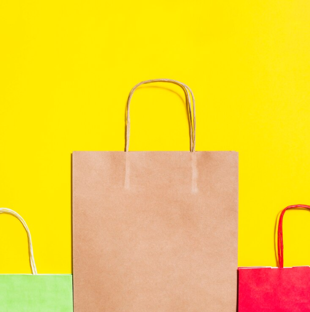 Les Différentes Couleurs des Sacs Kraft : Un Guide Pratique pour Chaque Occasion