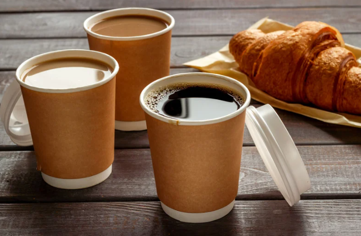 Les Gobelets en Carton pour Lattes et Thés d’Automne : Le Bon Choix pour les Cafés