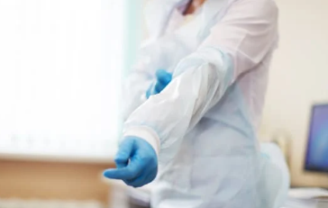 Comment utiliser correctement une combinaison jetable : guide étape par étape