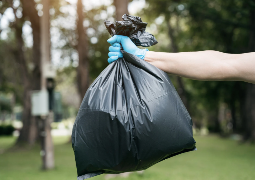Pourquoi Opter pour des Sacs Poubelles Renforcés pour Vos Déchets Lourds