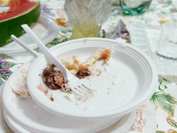 Les assiettes en carton pour le Nouvel An : pratiques, festives et respectueuses de l’environnement