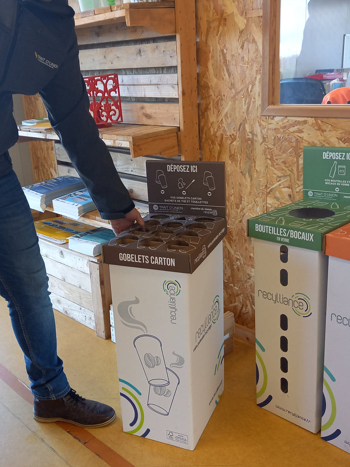 Borne de recyclage gobelets carton