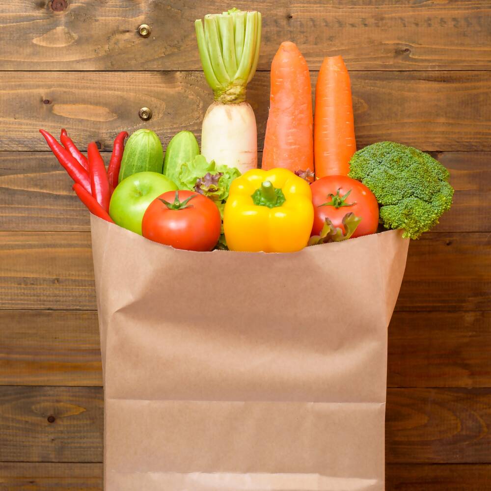 Sac en papier avec des fruits et légumes